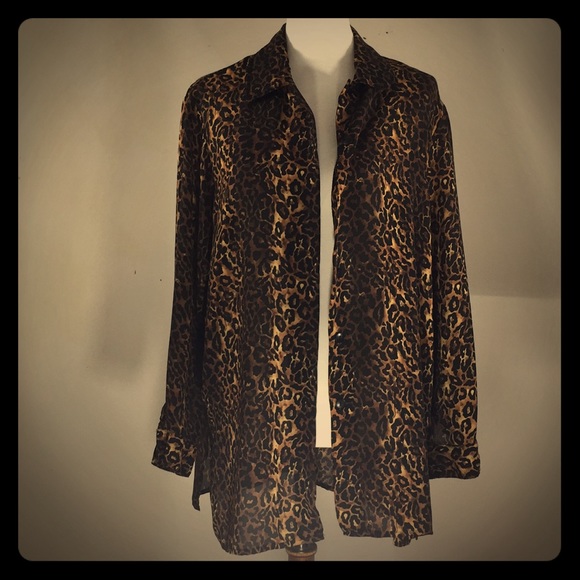 Tunic length buttoned blouse - Picture 2 of 4